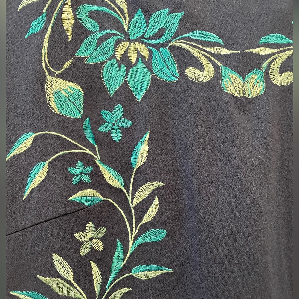 Fitted embroidered royal blue dress sz 8, stretchy- perfect for graduation - Picture 2 of 5